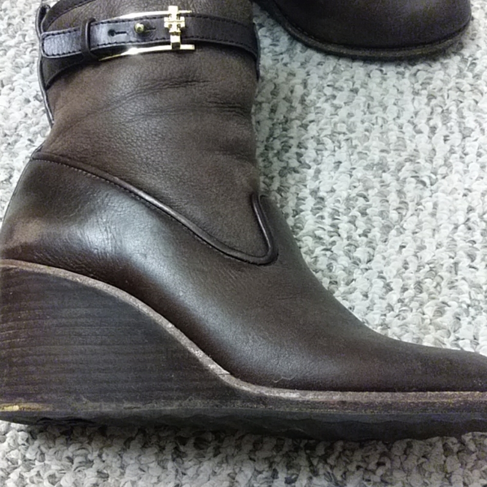 Shoes - Picture 3 of 8